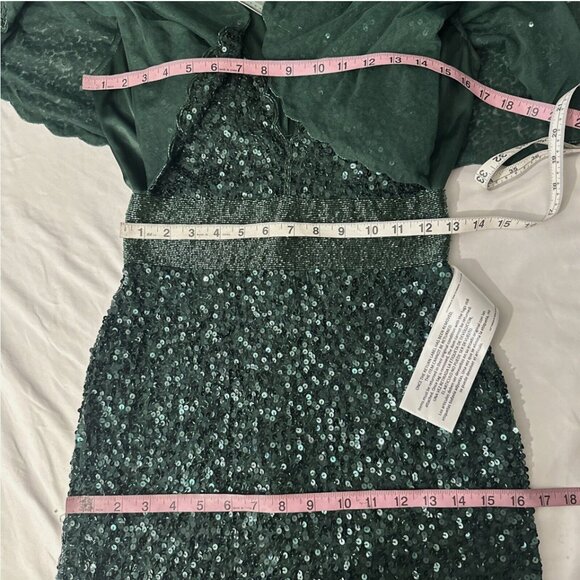 NWT $698 Mac Duggal [ 4 ] Sequined V Neck Cape Sleeve‎ Beaded Gown Green #Q745 - Picture 2 of 16